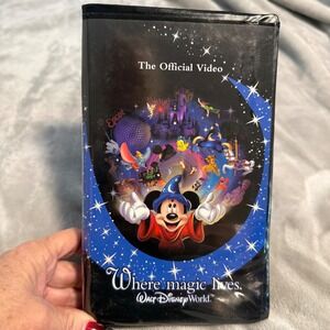 Walt Disney‎ World Where Magic Lives 2003 Souvenir VHS Video Clamshell Tape